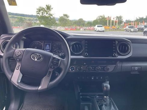 Used 2023 Toyota Tacoma TRD Sport w/ Technology Package AWD/4WD image 12