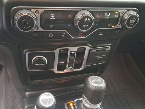 Used 2023 Jeep Wrangler Unlimited Sahara AWD/4WD image 15