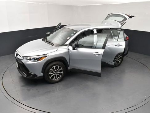 Used 2024 Toyota Corolla Cross AWD Hybrid image 27