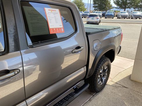 Used 2017 Toyota Tacoma TRD Off-Road w/ Premium & Technology Package AWD/4WD image 55