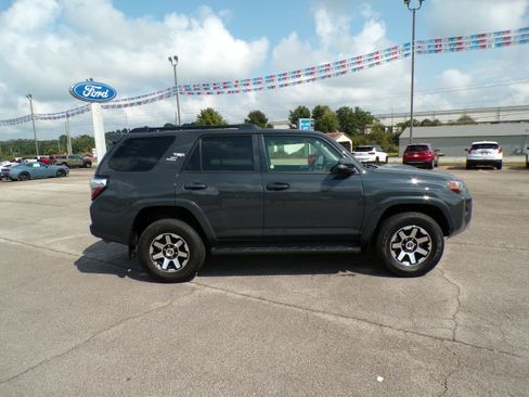 Used 2024 Toyota 4Runner TRD Off-Road Premium image 8