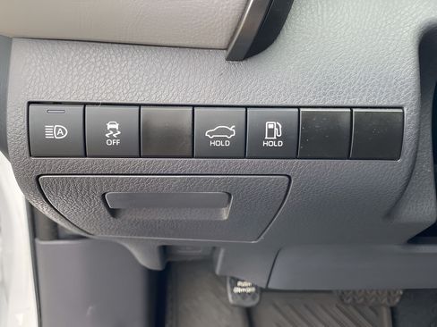 Used 2024 Toyota Camry SE w/ Convenience Package FWD image 17