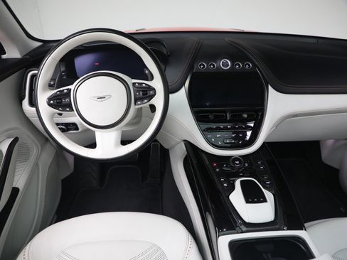Used 2024 Aston Martin DBX 707 image 18