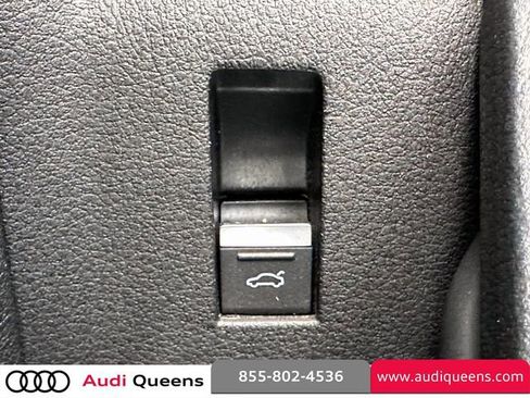 Used 2019 Audi e-tron Premium Plus image 20