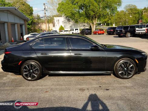 Used 2023 BMW 760i xDrive AWD/4WD image 8
