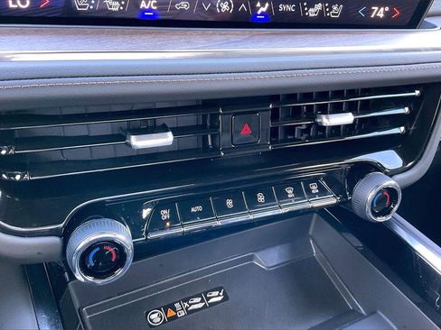 Used 2025 Chevrolet Tahoe High Country image 25