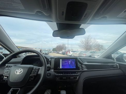 Used 2025 Toyota Camry LE image 33