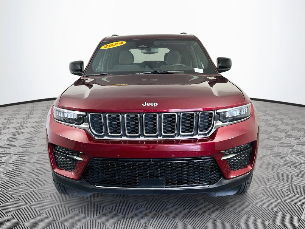 Certified 2024 Jeep Grand Cherokee Laredo X w/ Luxury Tech Group I AWD/4WD image 4