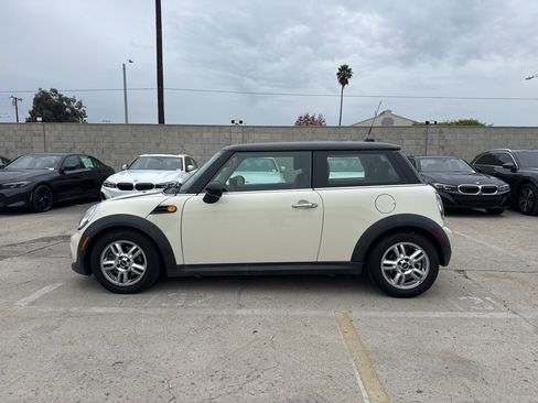 Used 2013 MINI Cooper Hardtop image 2