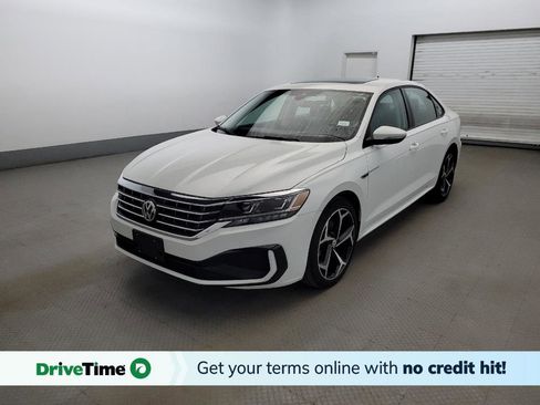 Used 2020 Volkswagen Passat 2.0T R-Line FWD image 1