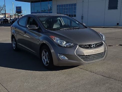 Used 2012 Hyundai Elantra Limited w/ Technology Pkg 5 FWD image 3