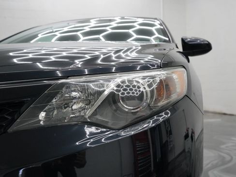 Used 2013 Toyota Camry SE w/ Leather Pkg FWD image 13