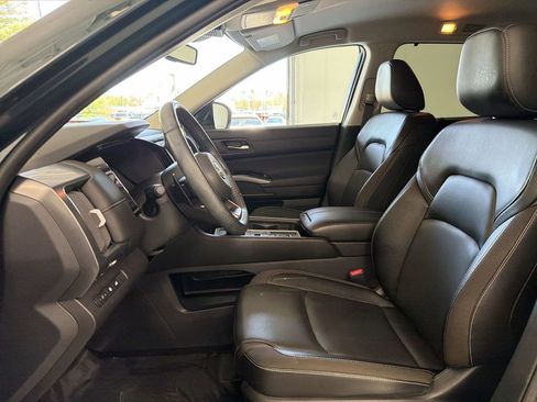 Certified 2025 Nissan Pathfinder SL FWD image 23