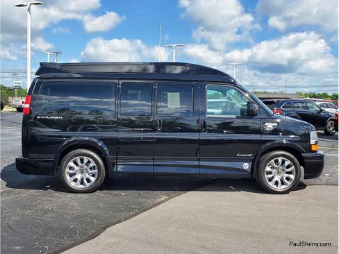 Used 2025 Chevrolet Express 2500 w/ Driver Convenience Package RWD image 13