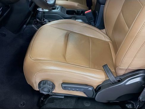 Used 2022 Jeep Wrangler Unlimited Sahara w/ Cold Weather Group AWD/4WD image 22