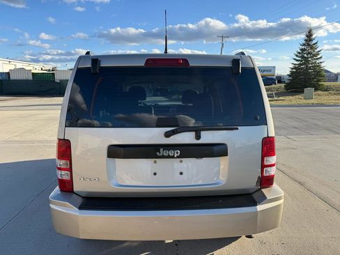 Used 2011 Jeep Liberty Sport image 4