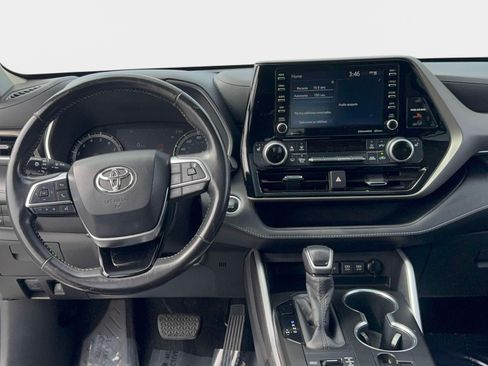 Certified 2020 Toyota Highlander XLE AWD/4WD image 11