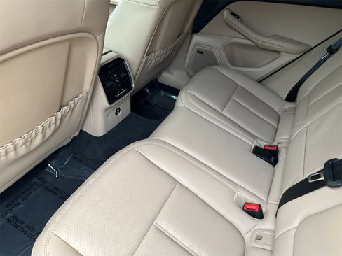 Used 2025 Porsche Macan image 14