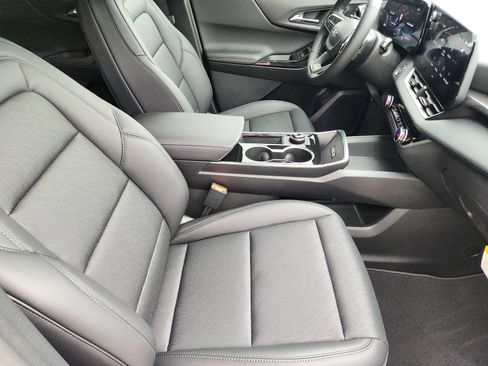 New 2027 Chevrolet Equinox LT w/ Convenience Package II FWD image 14