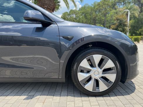 Used 2024 Tesla Model Y Long Range RWD image 7