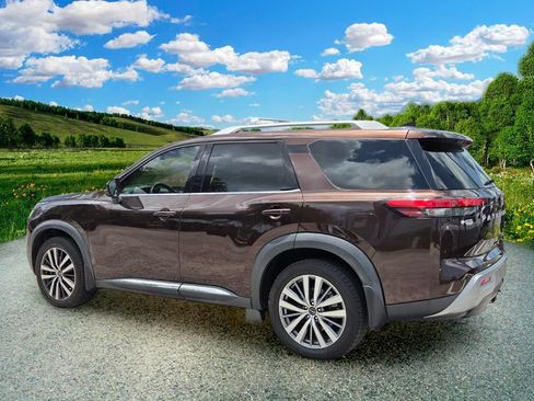 Used 2022 Nissan Pathfinder Platinum w/ Cargo Package AWD/4WD image 4