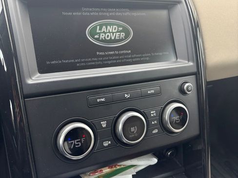 Used 2019 Land Rover Discovery SE AWD/4WD image 9