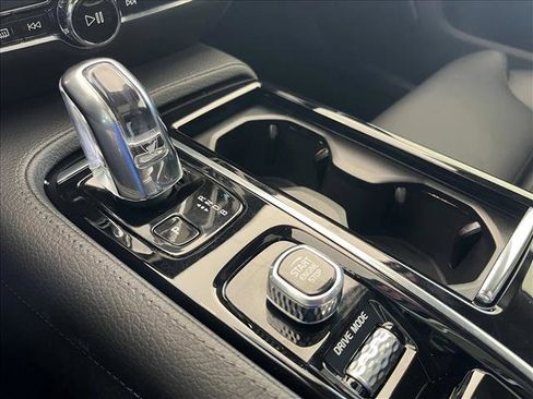 Used 2019 Volvo S60 T8 Inscription image 13