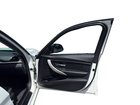 Used 2017 BMW 320i Sedan RWD image 14