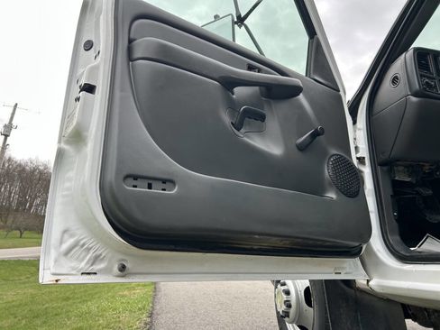 Used 2004 Chevrolet Silverado 3500 2WD Regular Cab image 20