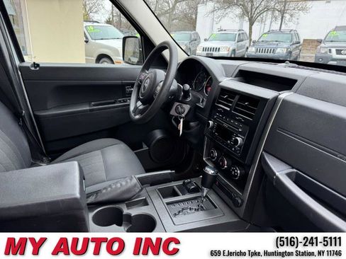Used 2011 Jeep Liberty Sport image 26