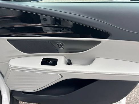 New 2026 Lincoln Nautilus Premier AWD/4WD image 15