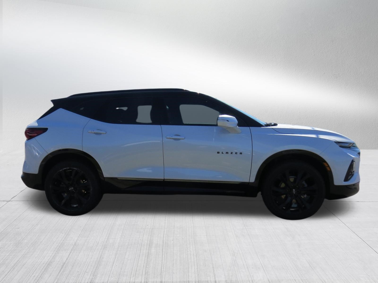 Used 2022 Chevrolet Blazer RS w/ Enhanced Convenience Package FWD image 2