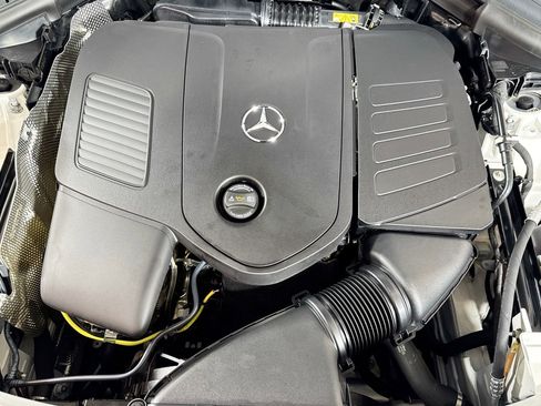 Certified 2025 Mercedes-Benz GLC 300 image 28