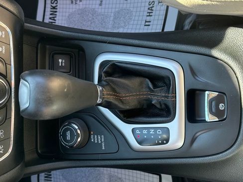 Used 2015 Jeep Cherokee Limited w/ Luxury Group image 29