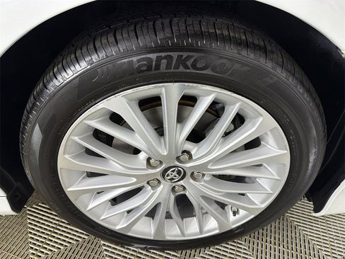 Used 2018 Toyota Camry XLE image 13