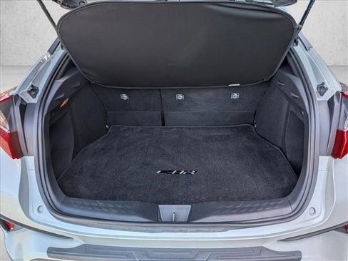 Used 2018 Toyota C-HR XLE FWD image 6