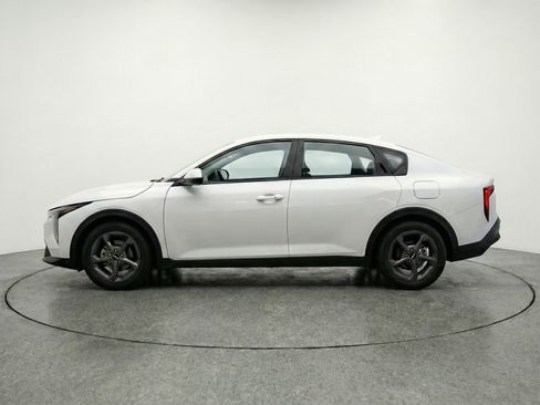 Used 2025 Kia K4 LXS image 5