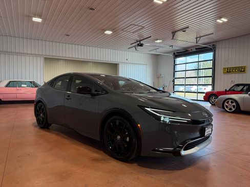 Used 2024 Toyota Prius Prime SE image 6