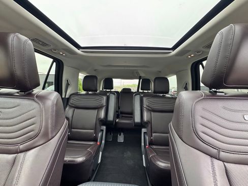 Used 2025 Ford Expedition Platinum w/ Platinum Ultimate Package AWD/4WD image 22