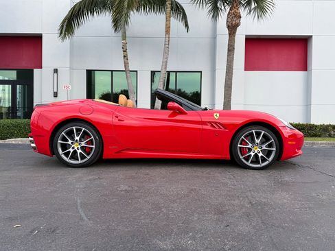 Used 2010 Ferrari California image 2