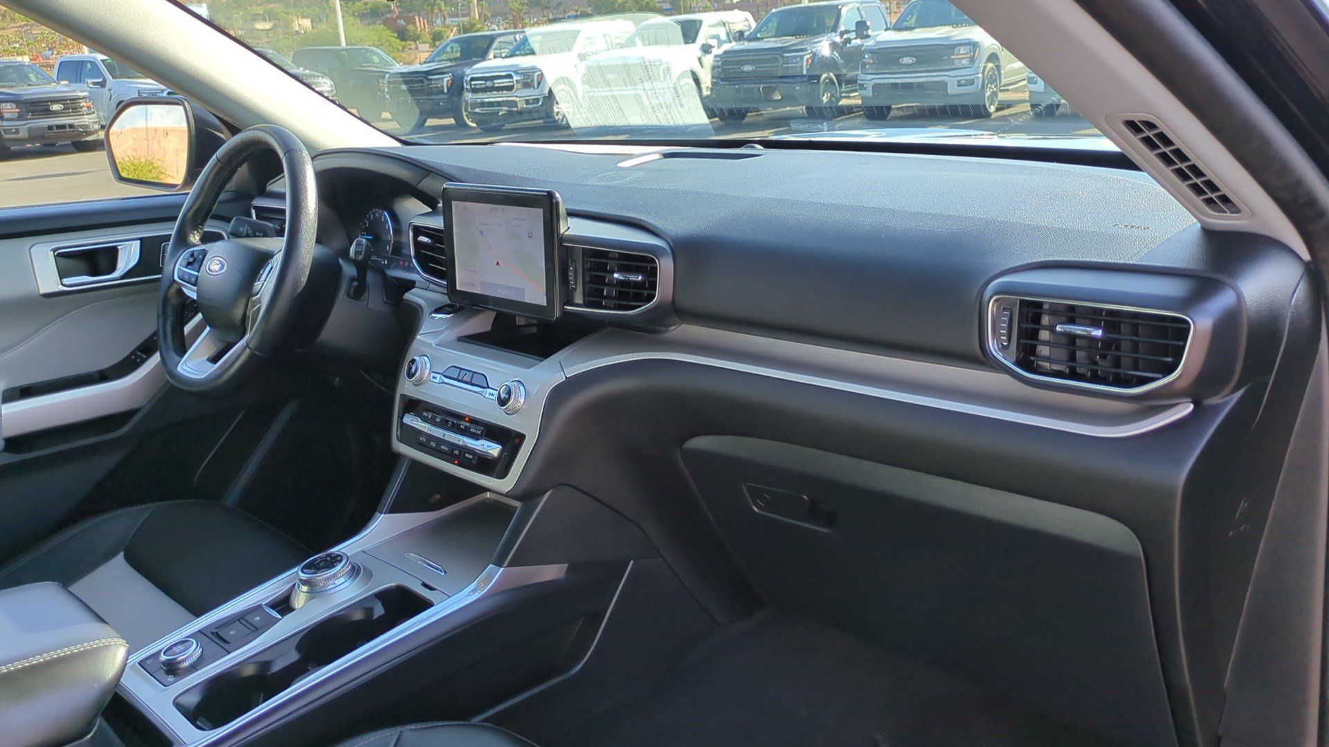 Used 2023 Ford Explorer XLT w/ Equipment Group 202A AWD/4WD image 33