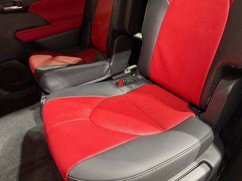 Certified 2025 Toyota Highlander XSE image 24