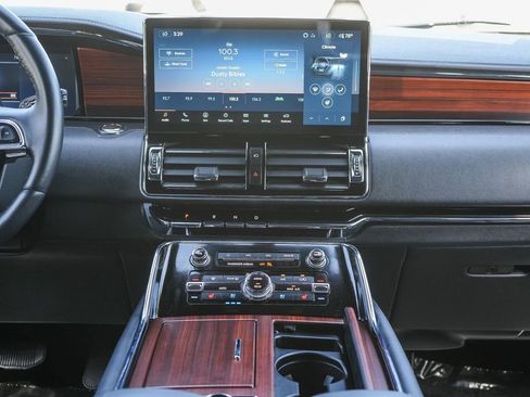 Used 2024 Lincoln Navigator Premiere AWD/4WD image 16