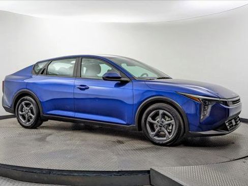 Used 2025 Kia K4 LXS image 11