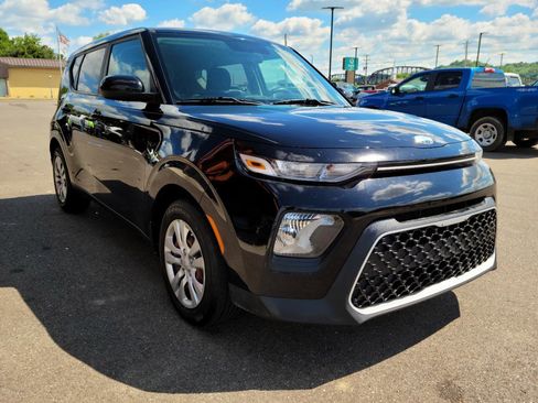 Used 2020 Kia Soul LX FWD image 3