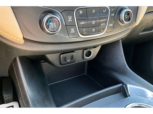 Used 2022 Chevrolet Traverse LS AWD/4WD image 34