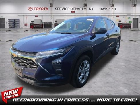 Used 2024 Chevrolet Trax LS FWD image 1