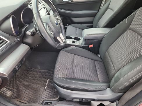 Used 2017 Subaru Outback 2.5i Premium image 7