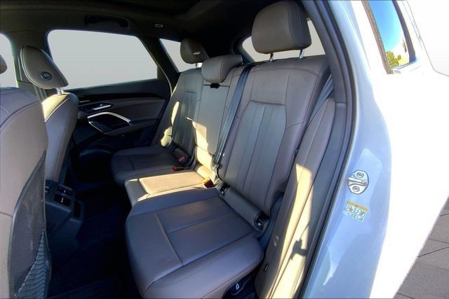 Used 2025 Audi Q5 Premium Plus w/ Premium Plus AWD/4WD image 18