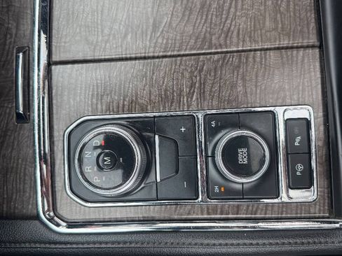 Used 2020 Ford Expedition Limited w/ Equipment Group 302A AWD/4WD image 32